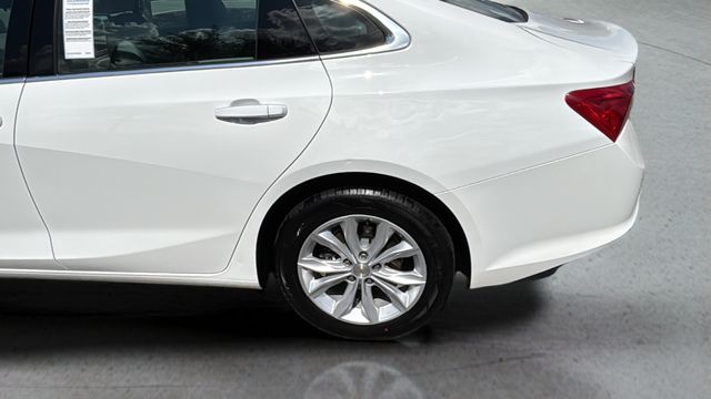 Used 2025 White Chevrolet LT image 38