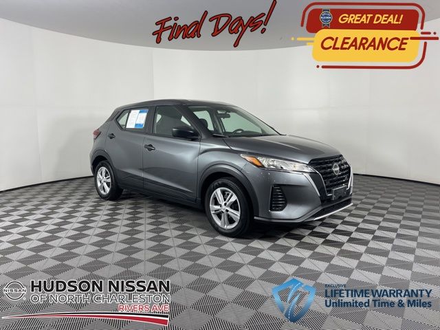 2022 Gun Metallic Nissan Kicks S SUV