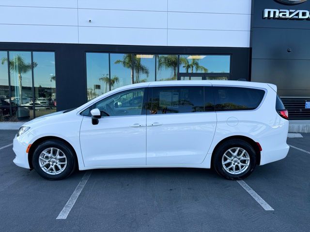 2022 Chrysler Voyager LX 7