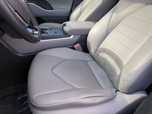 used 2020 Toyota Highlander Hybrid car, priced at $32,481