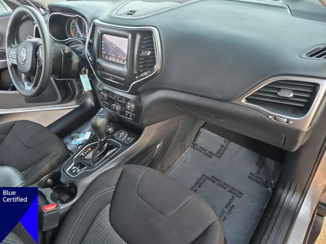 Used 2020 Silver Jeep Latitude image 34