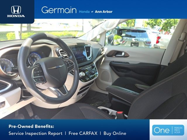 Used 2017 Molten Silver Chrysler Touring image 16