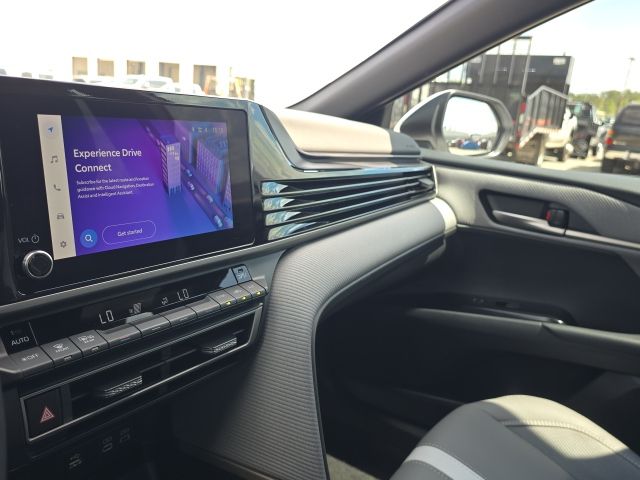 2025 Toyota Camry SE:B02318