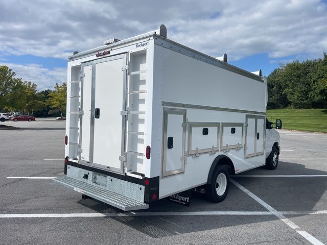 2025 Ford E-Series E-450 SD