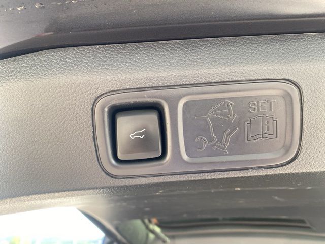 2023 Ford Expedition Max Limited photo
