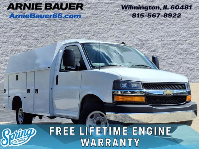 Summit White 2025 Chevrolet Express Chassis 3500 Cutaway 139 Van Rear-Wheel Drive 8-Speed Automatic