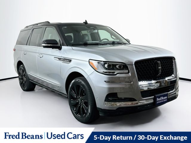 Silver Radiance Metallic Clearcoat 2023 Lincoln Navigator SUV / Crossover Four-Wheel Drive Automatic