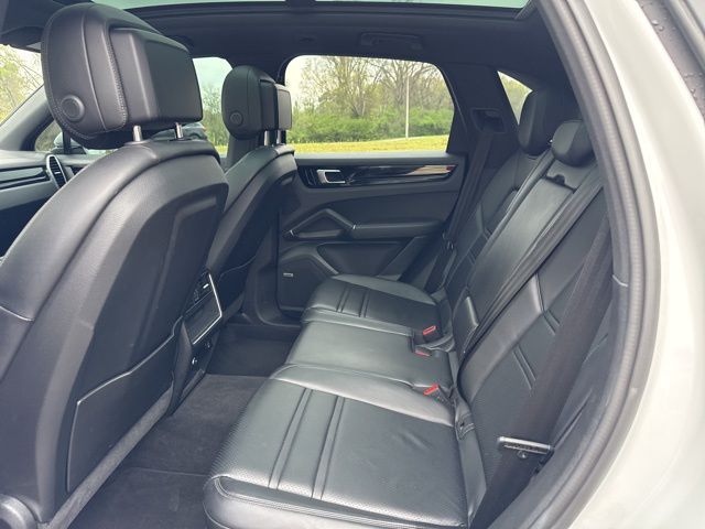 Used 2019  Porsche Base image 15