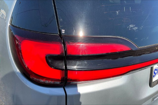 Used 2024 Chrysler Pacifica Van