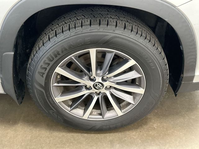 2017 Toyota Highlander SE Silver at Rochrich Mazda