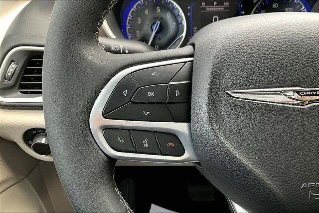 2023 Chrysler Voyager LX - 10