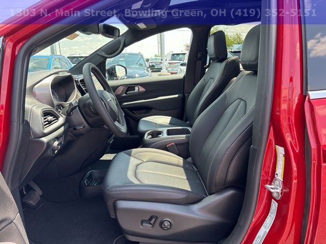 New 2025 Chrysler Pacifica Select 4D Passenger Van