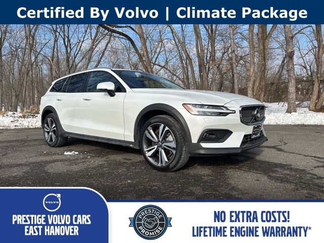 2025 Volvo V60 Cross Country B5 Plus AWD