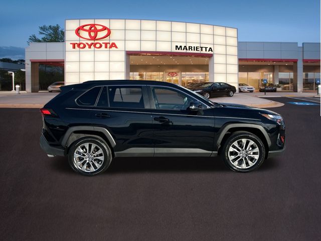 2022 Toyota RAV4 XLE Premium 32