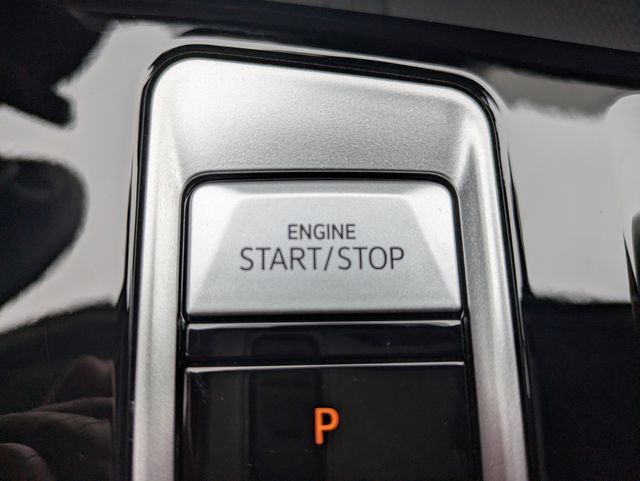 2025 Volkswagen Atlas 2.0T Peak Edition Green at Matthews Motors of Wilmington