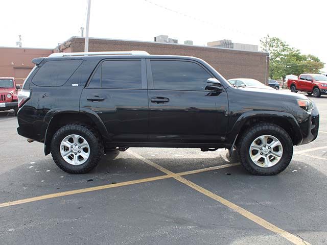 Used 2016 Midnight Black Metallic Toyota SR5 image 5