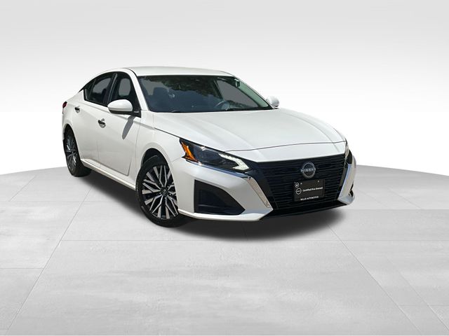 Pearl White Tricoat 2023 Nissan Altima Sedan Front-Wheel Drive Continuously Variable Transmission