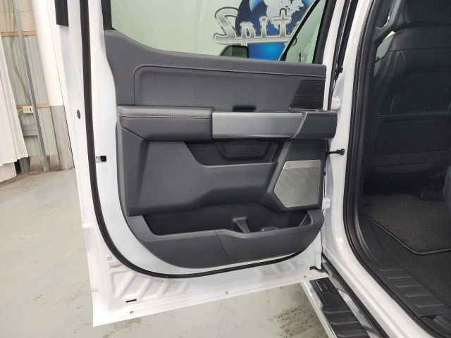 New 2025 White Ford Lariat image 26