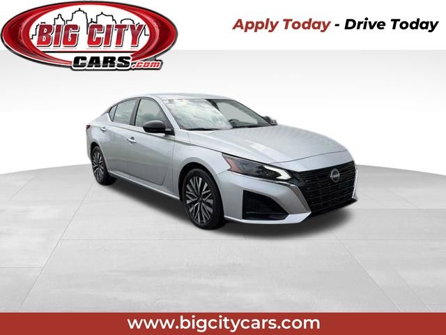 Brilliant Silver Metallic 2024 Nissan Altima 2.5 SV FWD Sedan Front-Wheel Drive Continuously Variable Transmission