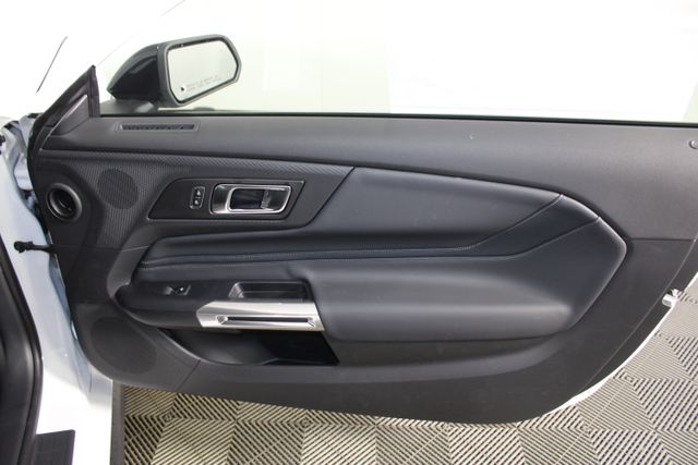 2025 Ford Mustang EcoBoost Premium photo