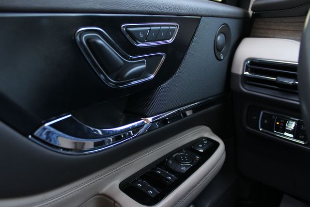 Used 2020 Blue Lincoln Reserve image 14