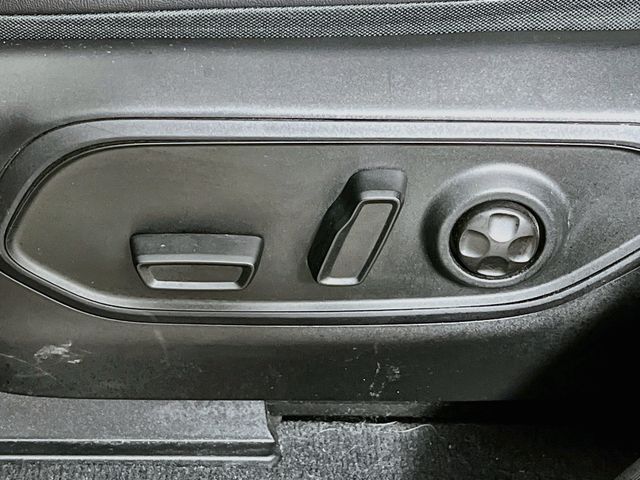 Used 2023 Black Jeep Altitude image 11