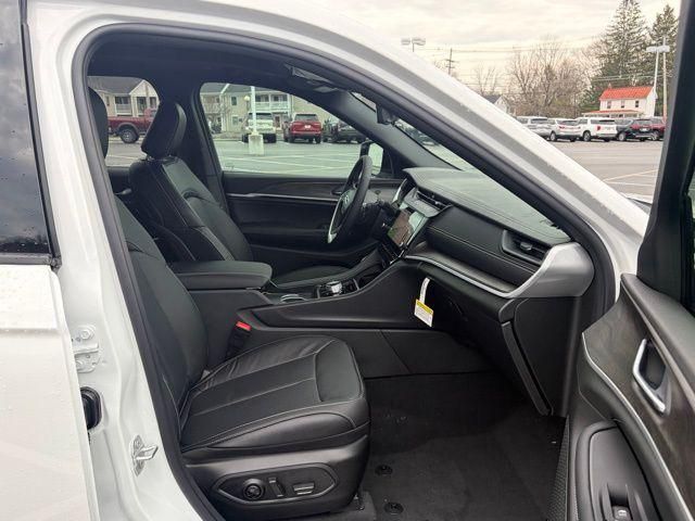 new 2026 Jeep Grand Cherokee car, priced at $45,400