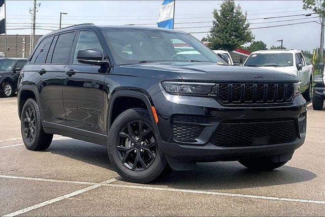 Diamond Black Crystal Pearlcoat 2024 Jeep Grand Cherokee SUV / Crossover Four-Wheel Drive 8-Speed Automatic