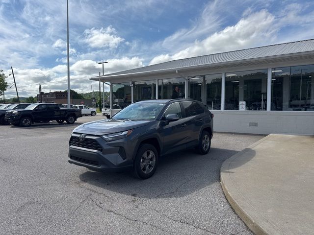 2025 Toyota RAV4 XLE photo