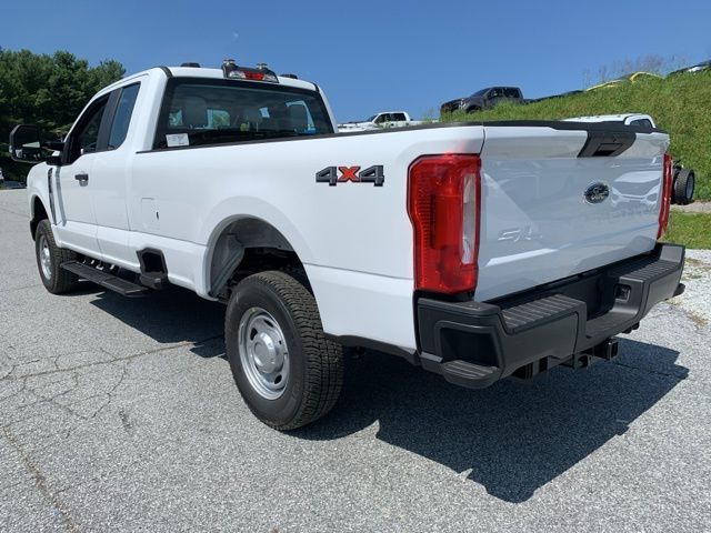 2024 Ford F-350SD XL 3