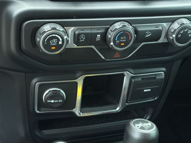 Used 2019 Green Jeep Unlimited Sport image 26