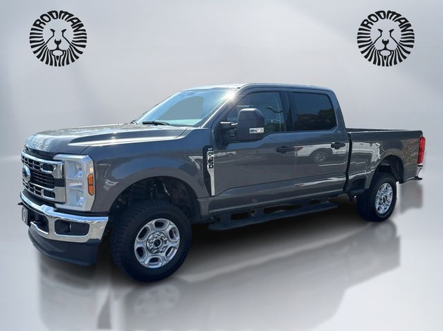 Carbonized Gray Metallic 2025 Ford F-250 Super Duty XLT Crew Cab 4WD Pickup Truck Four-Wheel Drive Automatic