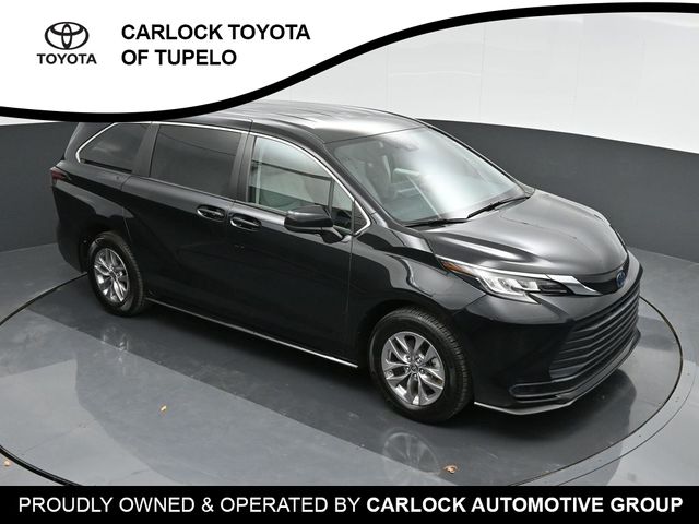 2022 Toyota Sienna LE 30