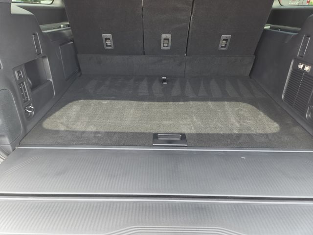 2025 White Ford Expedition Max Platinum 4X4 SUV
