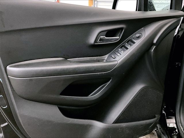 2022 Chevrolet Trax LT Black at South Hills Kia