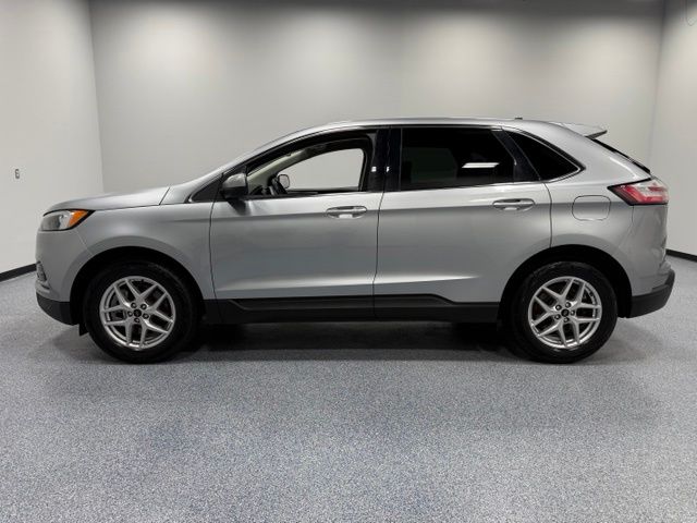Used 2024 Silver Ford SEL image 5