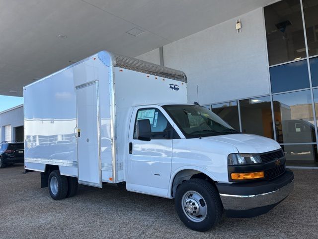 2025 Chevrolet Express Chassis 3500 Cutaway 159