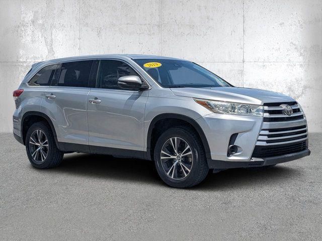 Celestial Silver Metallic 2019 Toyota Highlander SUV / Crossover Front-Wheel Drive 6-Speed Automatic