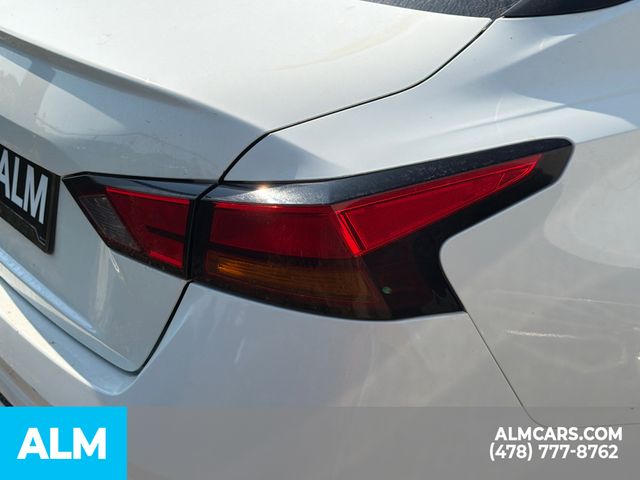 Used 2025 White Nissan 2.5 SV image 12