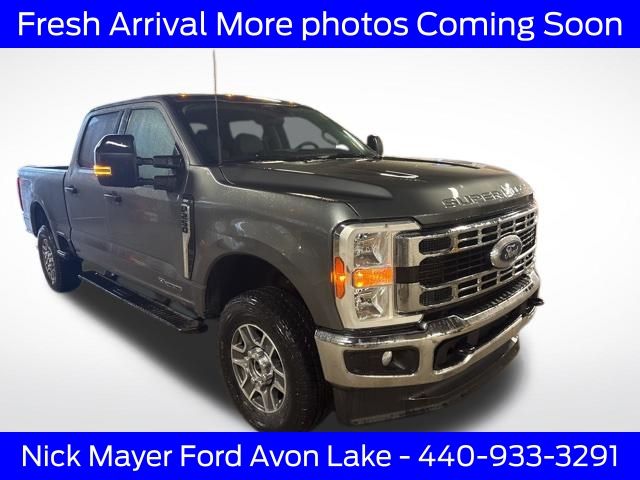 Gray Metallic 2025 Ford F-250 Super Duty XLT Crew Cab 4WD Pickup Truck Four-Wheel Drive Automatic
