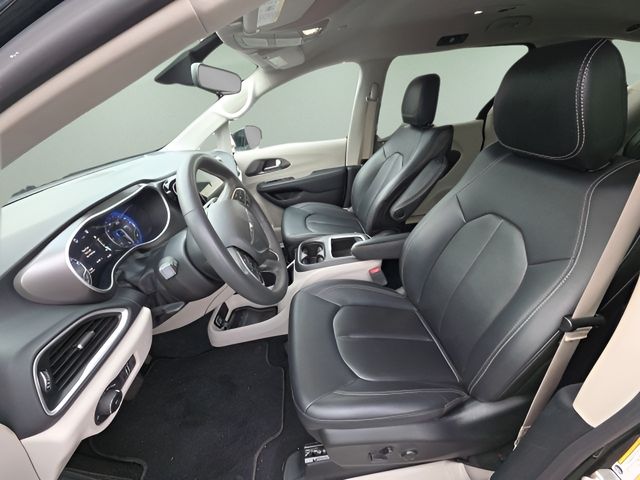 Used 2024 Chrysler Pacifica Van