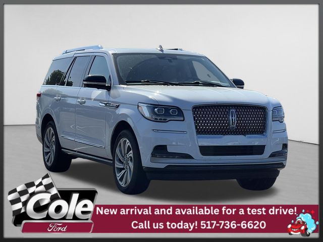 Pristine White Metallic Tri-Coat 2022 Lincoln Navigator SUV / Crossover Four-Wheel Drive Automatic