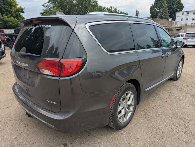 2018 Granite Crystal Metallic Clearcoat Chrysler Pacifica Limited FWD Van