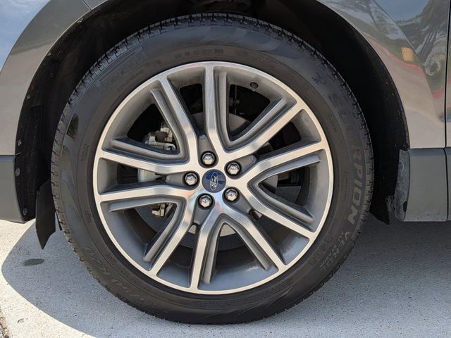 2020 Ford Edge Titanium - 8