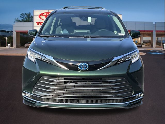 2024 Toyota Sienna Limited 27