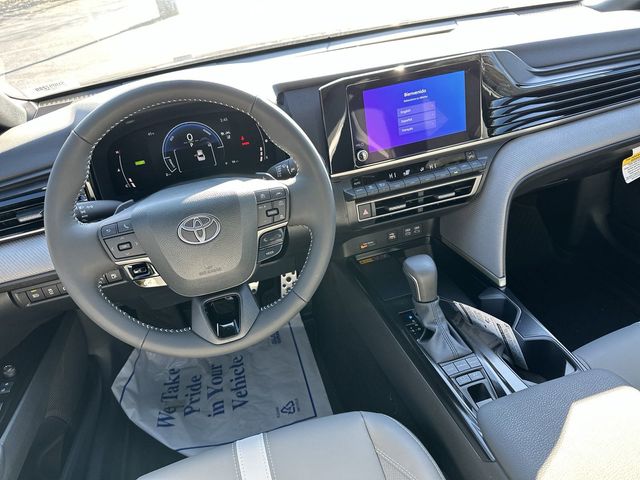 2025 Toyota Camry SE 13