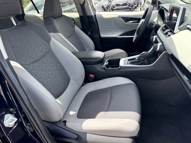 2024 Toyota RAV4 XLE - Photo 14