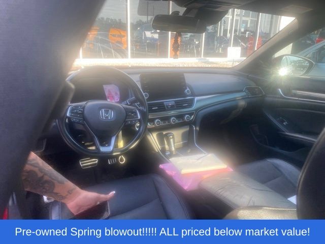 Used 2018  Honda Sport image 14
