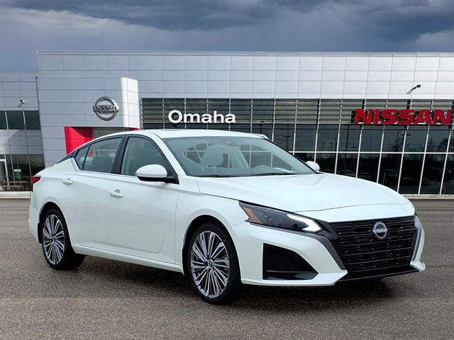 Pearl White Tricoat 2026 Nissan Altima 2.5 SV FWD Sedan Front-Wheel Drive Continuously Variable Transmission