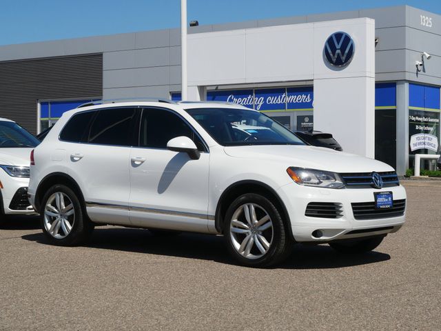 Pure White 2013 Volkswagen Touareg SUV / Crossover 8-Speed Automatic